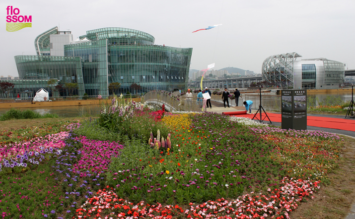 싱그러운 꽃 향기가 가득한 '가빛섬'과 '채빛섬'
